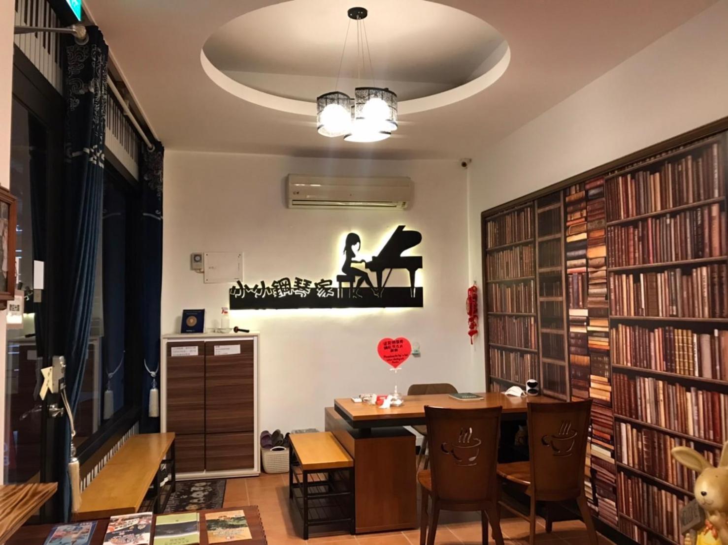小小鋼琴家民宿&近夜市文創美食街 Hualien Eksteriør bilde