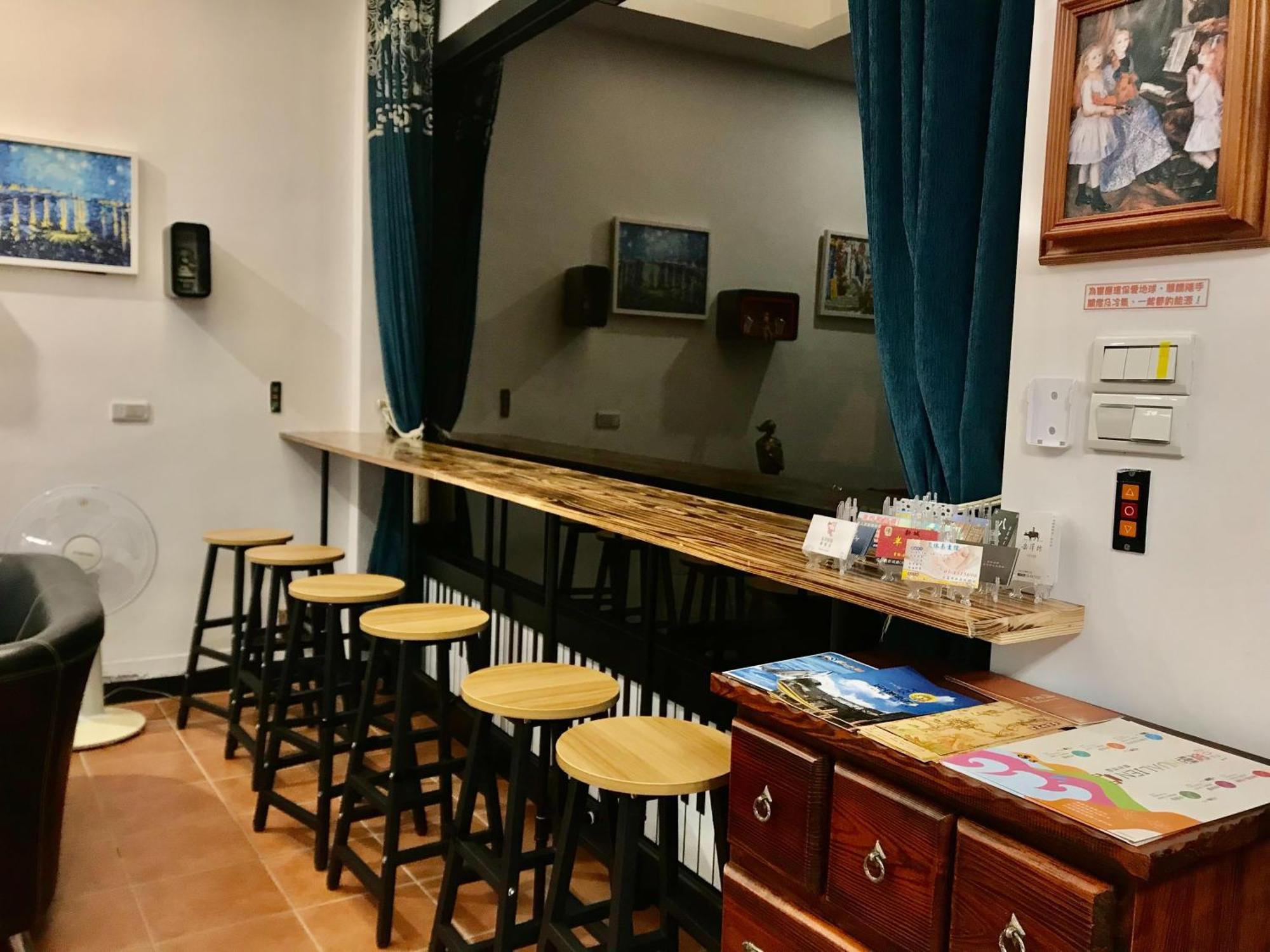 小小鋼琴家民宿&近夜市文創美食街 Hualien Eksteriør bilde
